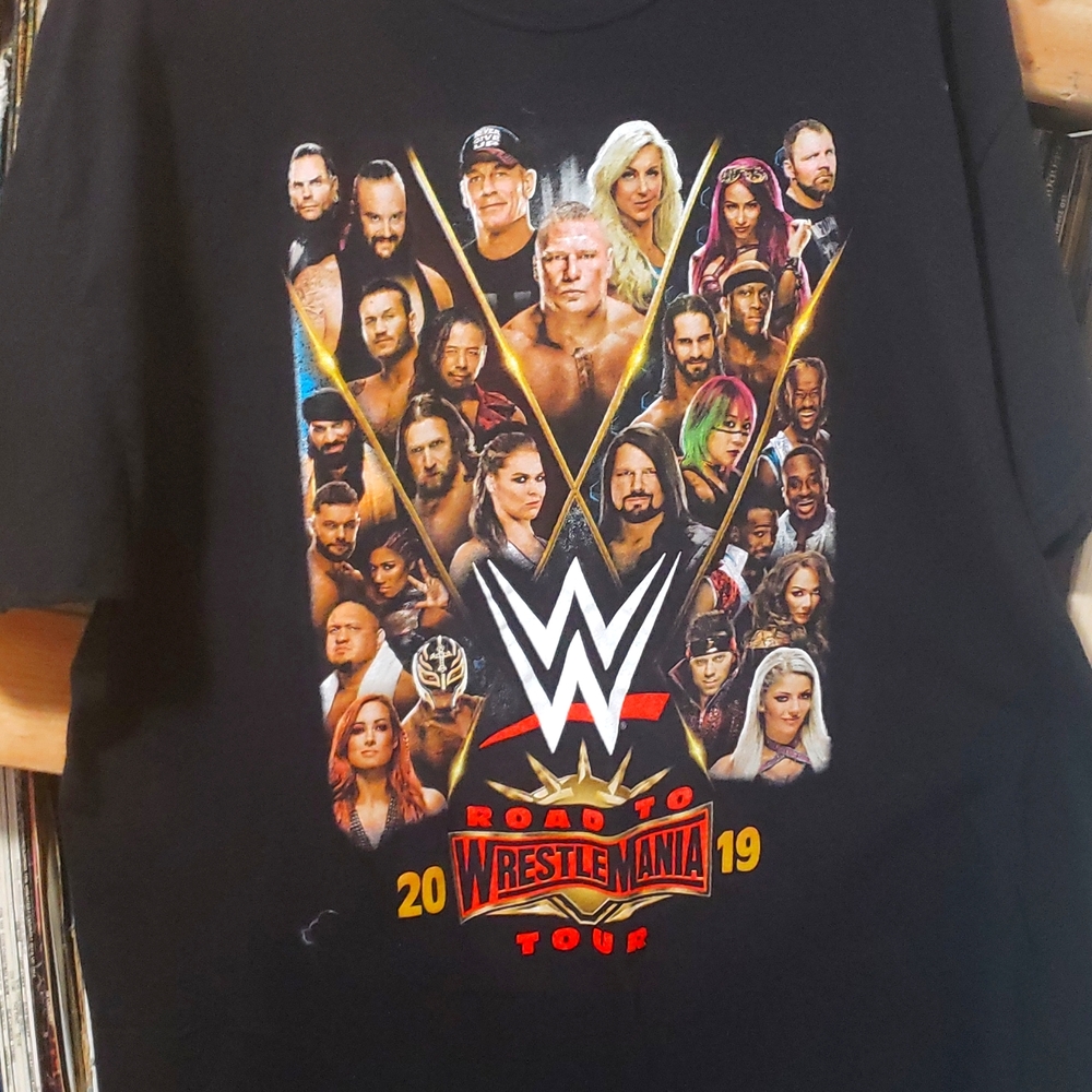 2019 wrestle mania tour t-shirt